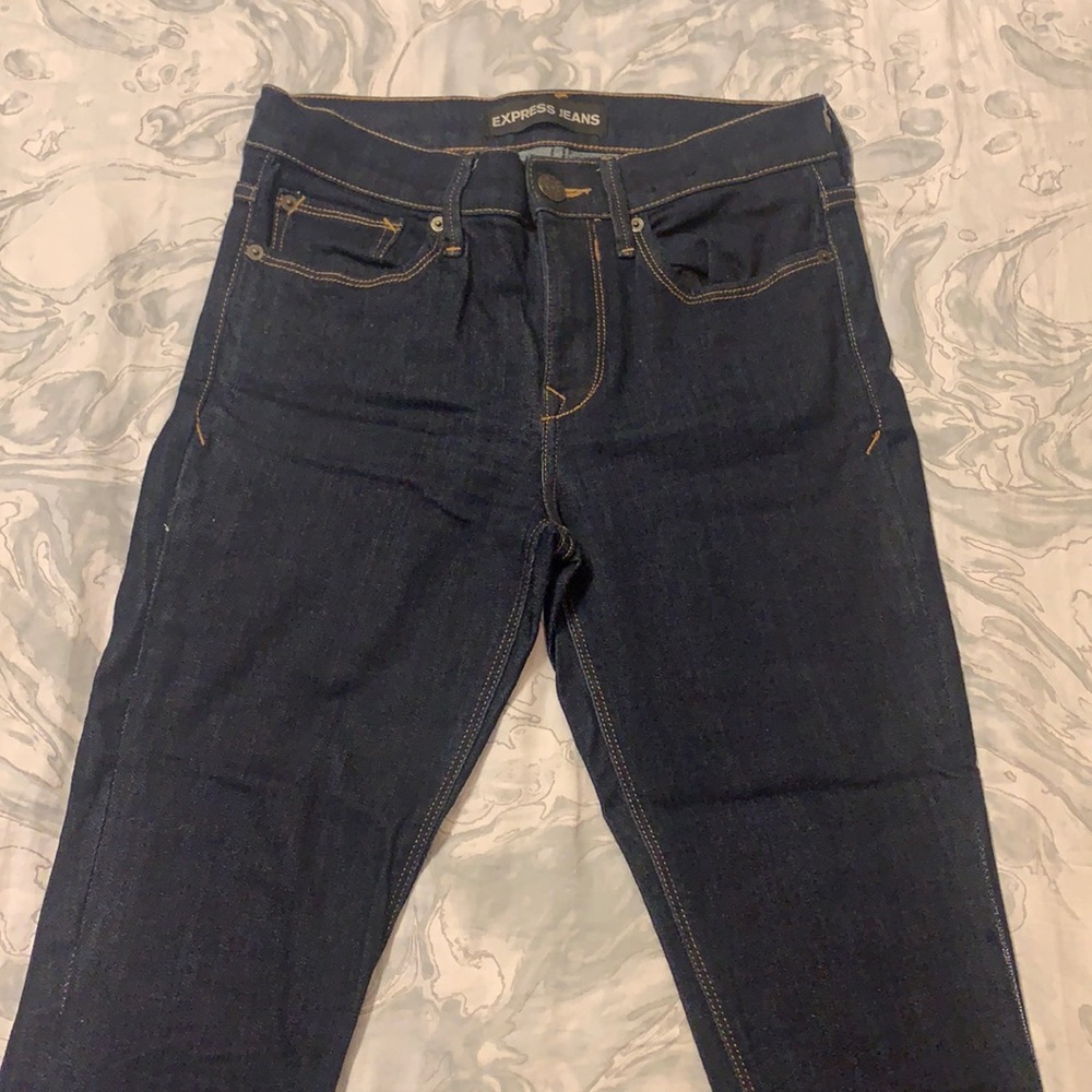 Express. Dark wash.